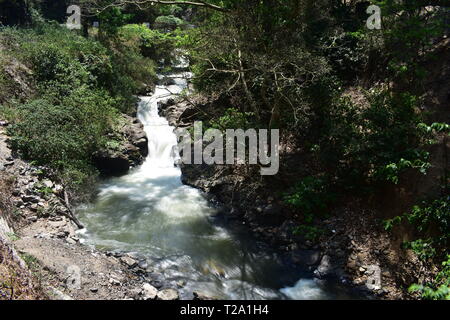 Kumily Wasserfälle auf der hügeligen Strecke von Kumily in Thekkady Stockfoto