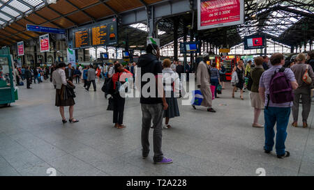 Bahnhof Gare St Lazare, Paris, Frankreich (dient Vorort nördlich von Paris und verschiedene Stationen in der Normandie). Stockfoto