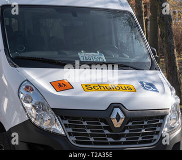 Berlin, Deutschland - 24. Februar 2019: Close-up von Zeichen auf einer Schule für behinderte Kinder in Deutschland. Stockfoto