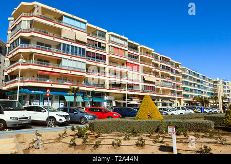 Mit Blick aufs Meer Appartements alomg der seadront in Altea, Costa Blanca, Spanien Stockfoto