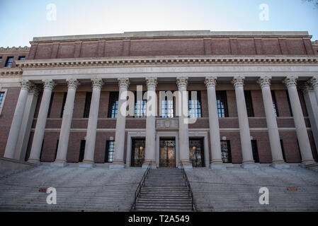 Boston, MS, USA, Dezember 9 2018 - Harvard Universität wurde im Jahre 1636 finanziert und benannt nach seinem ersten Wohltäter John Harvard Stockfoto