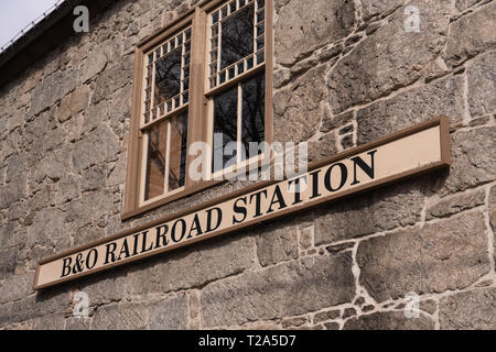 Ellicott City, MD - 9. März 2019: B&O Railroad Station sgn am Eingang der Baltimore & Ohio Ellicott City Station Museum. Stockfoto