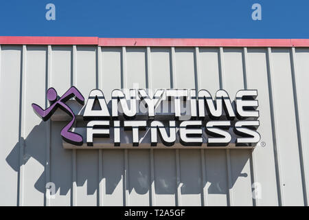 Lansdale, PA - 19. März 2019: Anytime Fitness in North Penn Marktplatz ist ein 24-Stunden Fitnesscenter. Stockfoto