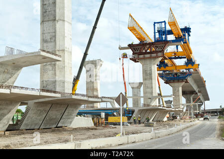 New Harbour Bidge Bau, Morgenlicht, die Harbour Bridge die Corpus Christi Ship Channel, die im Hafen von Corpus Christi serviert kreuzt. Stockfoto