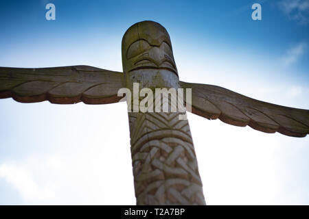 Native American Indian geschnitzten Totem Pole (Nachbau) Stockfoto