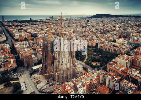 Basilika Sagrada Familia Luftbild wie das berühmte Wahrzeichen in Barcelona, Spanien Stockfoto