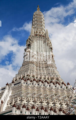 Zentrale Prang ot Wat Arun, Bangkok, Thailand. Stockfoto