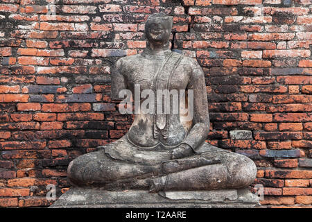 Ruiniert Buddha-statue im Wat Watthanaram in Ayutthaya, Thailand. Stockfoto