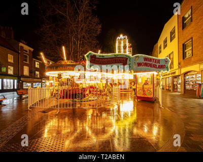 Ein Karneval in York nach starkem Regen, York, England. Stockfoto