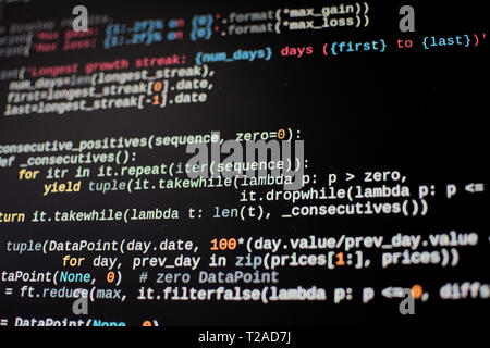 Source code Linien auf einem Computerbildschirm. Pixel gesehen werden kann. Stockfoto