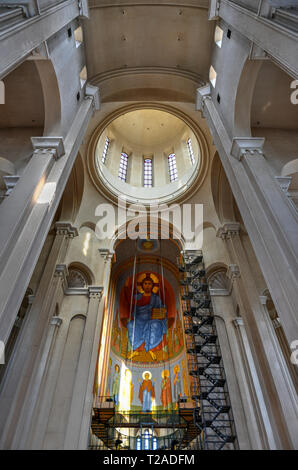 Tiflis, Georgien - 11. Juli 2018: Die Heilige Dreifaltigkeit Kathedrale von Tiflis allgemein bekannt als sameba ist die Hauptkirche der georgisch-orthodoxen Kirche Stockfoto