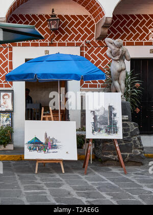 Workshop des mexikanischen Malers mit seiner Ausstellung Gemälde in Mexikanischen Künstler Viertel von Puebla, Barrio Del Artista, Calle 8 Norte, Mexiko Stockfoto