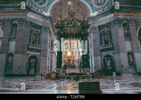 Rom, Italien, 22. Juni 2018: Panoramablick der Päpstlichen Basilika St. Peter (St. Der Petersdom). Es ist eine italienische Renaissance Kirche in Stockfoto
