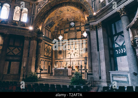 Florenz, Italien, 24. Juni 2018: Panoramablick auf den Innenraum von Florenz Baptisterium (Battistero di San Giovanni) auf der Piazza del Duomo. Es ist religiöser b Stockfoto
