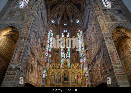 Florenz, Italien, 24. Juni 2018: Panoramablick auf den Innenraum der Basilika di Santa Croce (Basilika des Heiligen Kreuzes) ist Franziskaner Kirche in Florenz Stockfoto