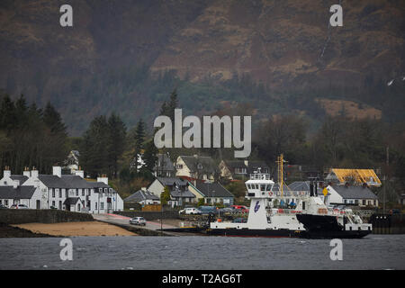 West Highlands Stadt Fort William Nether Lochaber Fährhafen von Corran zu Ardgour über See Loch Linnhe und die Ardgour Inn - Hotel in Ardgour Stockfoto