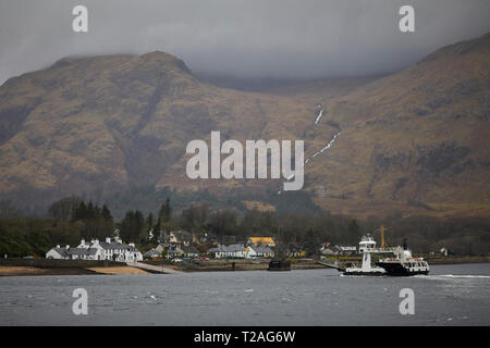 West Highlands Stadt Fort William Nether Lochaber Fährhafen von Corran zu Ardgour über See Loch Linnhe und die Ardgour Inn - Hotel in Ardgour Stockfoto