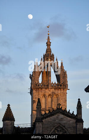 Edinburgh Hauptstadt von Schottland Wahrzeichen St Giles' Cathedral, auch als die Hohe Kirk von Edinburgh Dach auf der Royal Mile bekannt Stockfoto