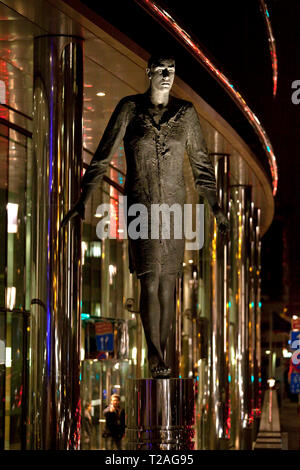 Brüssel - Bronze Skulptur Intensivierung von Hanneke Beaumont an der LEX Gebäude im Europäischen Viertel. Stockfoto