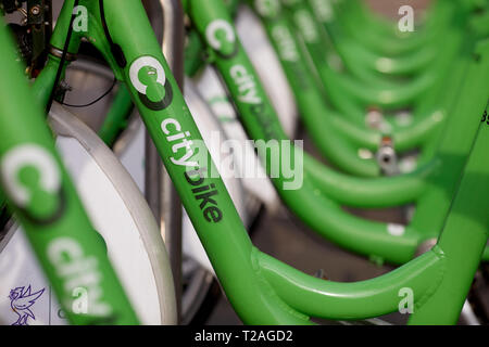 Liverpools citybike Fahrradverleih in einem Straßencafé docking station Hub gespeichert Stockfoto