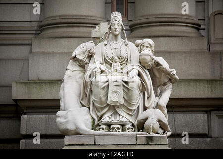 Ehemalige United States Custom House, National Museum der Indianischen, Statue Marmorstatuen, Außen, Künstler Daniel Chester French Die vier Kontinente, Stockfoto