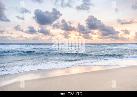 Strand bei Sonnenuntergang in Boca Raton, Florida, USA Stockfoto