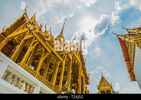 Low Angle View von Wat Phra Keo in Bangkok, Thailand Stockfoto