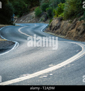 Kurvenreiche Straße in San Luis Obispo, Kalifornien, USA Stockfoto