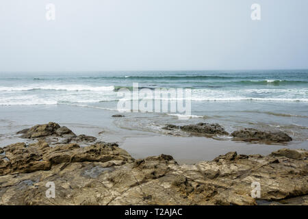 Felsen am Strand in Morro Bay, Kalifornien, USA Stockfoto