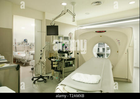 Berechnet die axiale Tomographie Krankenhauszimmer. Ausgestattete Onkologie Bereich Diagnose Stockfoto