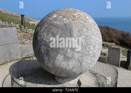 Große Kugel, aus Portland Stein, Durlston Country Park, Swanage, Isle of Purbeck, Dorset, England, Großbritannien, USA, UK, Europa Stockfoto