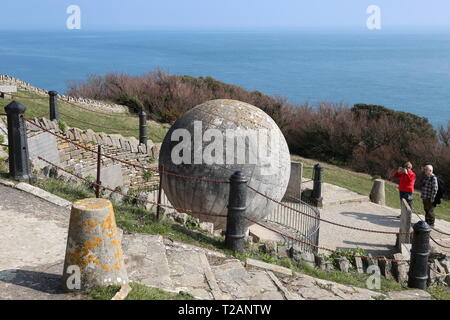 Große Kugel, aus Portland Stein, Durlston Country Park, Swanage, Isle of Purbeck, Dorset, England, Großbritannien, USA, UK, Europa Stockfoto