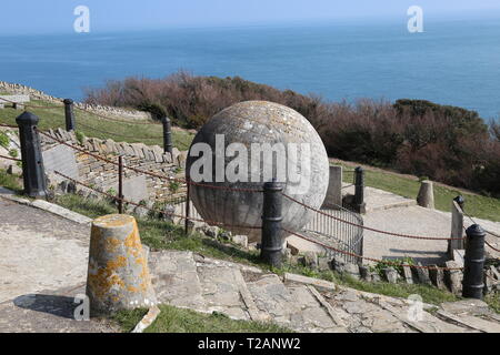 Große Kugel, aus Portland Stein, Durlston Country Park, Swanage, Isle of Purbeck, Dorset, England, Großbritannien, USA, UK, Europa Stockfoto