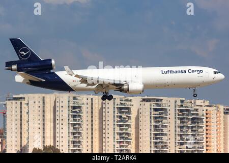 Tel Aviv, Israel - 23. Februar 2019: Lufthansa Cargo McDonnell Douglas MD-11 Flugzeug am Flughafen Tel Aviv (TLV) in Israel. | Verwendung weltweit Stockfoto