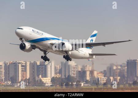 Tel Aviv, Israel - 23. Februar 2019: El Al Israel Airlines Boeing 777-200Flugzeug am Flughafen Tel Aviv (TLV) in Israel. | Verwendung weltweit Stockfoto