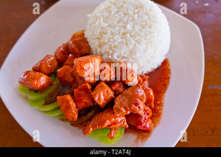 Lok Lak, gewürfelten Rindfleisch mit Reis, in Battambang, Kambodscha, Asien Stockfoto