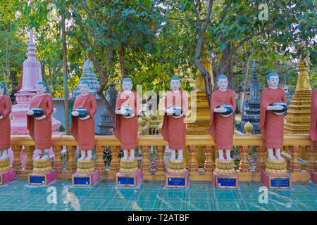 Mönch Statuen, Wat Bo, Siem Reap, Kambodscha, Asien Stockfoto