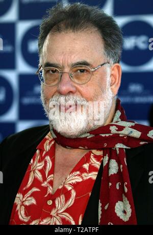 (Dpa) - US-Regisseur Francis Ford Coppola Lächeln auf seine Ankunft im Independent Spirit Awards in Santa Monica, Kalifornien, USA, 28. Februar 2004. | Verwendung weltweit Stockfoto