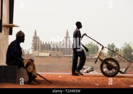 MALI Mopti, der Großen Moschee, ein Irdenes Struktur in der traditionellen Sudanesischen Stil zwischen 1936 und 1943 erbaut, ist häufig die Moschee von Komoguel genannt. rebuild von Aga Khan Foundation, UNESCO Welterbe/Grosse Moschee aus Lehm ist UNESCO Weltkulturerbe Stockfoto