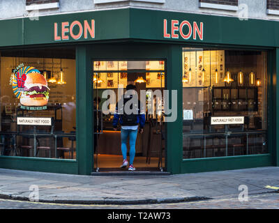 Der Leon Gesund & gesundes Fast Food Restaurant in Boradwick St in Soho in London Stockfoto