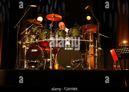 Krakau, Polen - 16. MÄRZ 2016: Der Amerikanische Schlagzeuger Billy Cobham live auf der Bühne in Eis Krakau, Polen Stockfoto