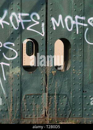 Detail der Stahlkonstruktion von Hungerford Railway Bridge, London, England, Großbritannien Stockfoto