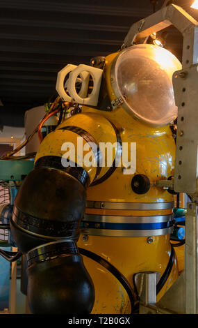 Tiefes Wasser tauchen Ausrüstung auf der Aberdeen Maritime Museum, Aberdeen, Aberdeenshire, Schottland, Großbritannien Stockfoto