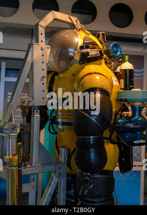 Tiefes Wasser tauchen Ausrüstung auf der Aberdeen Maritime Museum, Aberdeen, Aberdeenshire, Schottland, Großbritannien Stockfoto