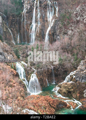 Wasserfälle auf Natur Nationalpark Plitvicer Seen in Kroatien im Winter Stockfoto