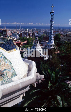 Serpentine Sitzbank, Parc Güell, Barcelona, Spanien Stockfoto