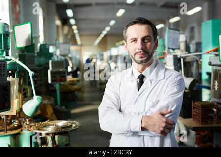 Factory Inspektor Posing Stockfoto