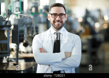 Stattliche Factory Manager Posing Stockfoto