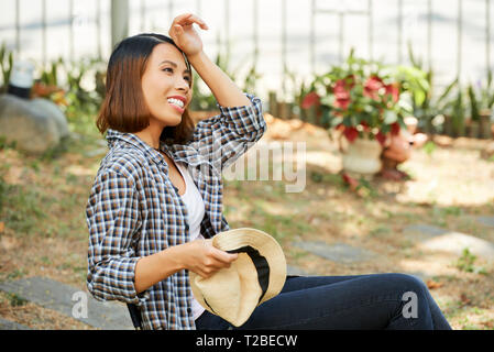 Müde machen weibliche Gärtner Stockfoto