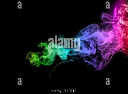 Abstrakt bunt glatte und weiche Rauch Effekt auf schwarzem Hintergrund Stockfoto